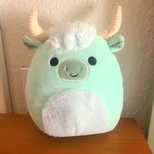 7 inch Squishmallow iver the highland cow